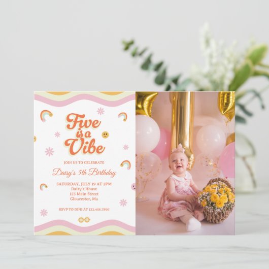 Retro Smiles Five is een Vibe 5th Birthday foto Kaart (Staand voorkant)