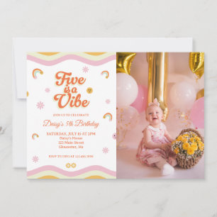 Retro Smiles Five is een Vibe 5th Birthday foto Kaart