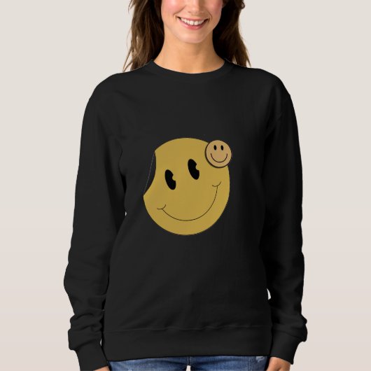 Retro Smiley Face Sweatshirt | Schattig Mosterd Ge (Voorkant)