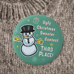 Retro Sneeuwman Lelijke Kersttrui Wedstrijd 3e Ronde Button 5,7 Cm<br><div class="desc">Deze schattige, retro sneeuwpoppen maken de perfecte prijs voor de winnaars van jouw Lelijke Kerst Sweater Contest! Ze bevatten een lachende uitziende sneeuwman met middeleeuwse hedendaagse iconen en de woorden "Lelijke kerst trui wedstrijd / derde plaats!" U kunt ook het eenvoudige tekstveld gebruiken om de woorden aan te passen of...</div>