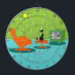Retro Space Age Kat Dart Board Dartbord<br><div class="desc">Er wordt gezegd dat honden eigenaars hebben en dat katten personeel hebben. De partner op dit Retro Space Age Kat Dart Board kon het niet meer eens zijn! Het stijlvolle, minimalistische kunstontwerp uit de jaren zestig kenmerkt een strakke, zwarte kat in een moderne woonkamer uit de midden eeuw. De verfijnde...</div>