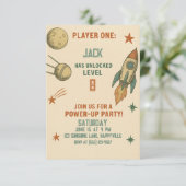 Retro Space Gamer Verjaardag Uitnodiging - Voor Jo (Staand voorkant)