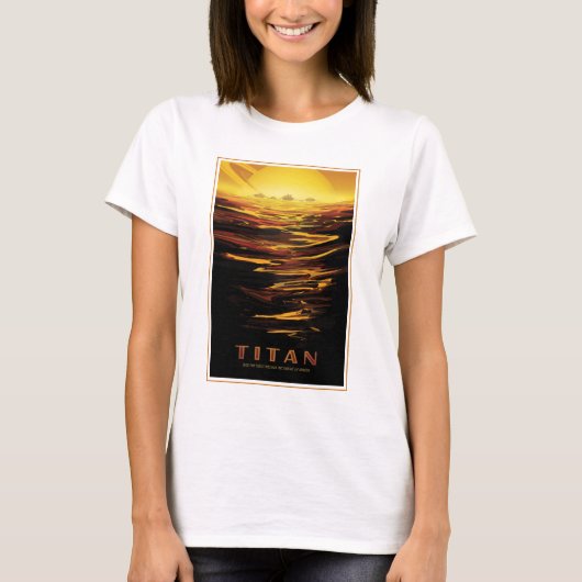 Retro Space Poster - Titan, de grootste maan van S T-shirt (Voorkant)