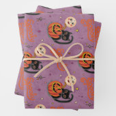 Retro Spooky Kitten Pumpkin Moons op Paarse Inpakpapier Vel (In situ)