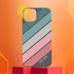 Retro Sporty strepen blauwgroen roze handgeschreve iPhone 15 Case<br><div class="desc">Een retro pastelregenboog met 70 seconden geïnspireerde kleuren en een minimaal patroon. De blauwgroen,  roze en grijze kleuren kunnen worden gewijzigd. De grote lijnen die diagonaal lopen maken het een gewaagde maar minimale blik op uw dekking.</div>