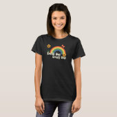 Retro Springtime Aarde Dag Elke dag Regenboogbots T-shirt (Voorkant volledig)