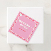 Retro Squiggle Wavy Curve Pink Red Weddenschap Bedankjes Labels (In situ)