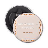 Retro Squiggle Wavy Curve Terracotta Wedding Button Flesopener (Voorkant)