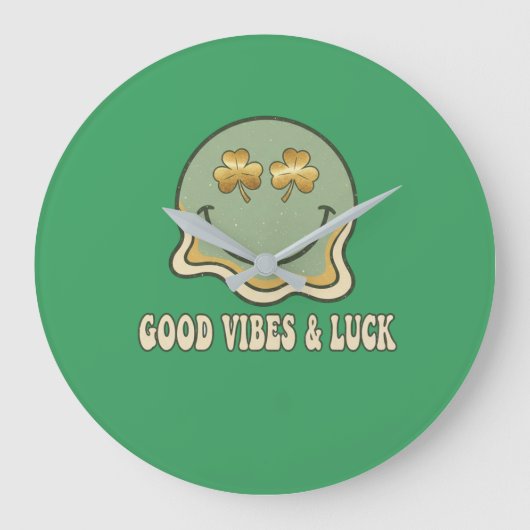Retro St. Patrick's Day Good Vibes & Luck Smiley Grote Klok (Voorkant)