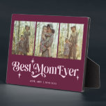 Retro sterren cranberry beste mam ooit collage fotoplaat<br><div class="desc">Retro en unieke moederdag foto keepsake plaque met 3 foto's van jou met een typografie tekst die zegt "beste moeder ooit" met sterren. De achtergrond is cranberryrood.</div>