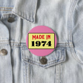 Retro stijl 50e verjaardag badge 1974 ronde button 7,6 cm (In situ)