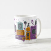 Retro-stijl luidsprekers omringd door rozen koffiemok (Voorkant rechts)