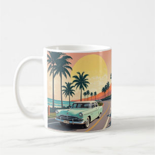 Retro-stijl vintage auto op een kustweg koffiemok
