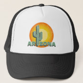 Retro stijl zonsondergang met Arizona tekst ontwer Trucker Pet (Voorkant)