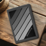 Retro Stripe Pattern Zwart Grijs  vibe Drievoud Portemonnee<br><div class="desc">Voeg jouw naam toe aan dit masculinaire ontwerp met vetgedrukte strepen. Een retro ontwerp met 70s geïnspireerde doopvont en een minimaal patroon. Alle kleuren kunnen worden gewijzigd. Creëer uw eigen kleuren en verander de kleuren in uw favoriete combinatie.</div>