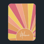Retro stripe sunrise - pastelregenboogscriptnaam magneet<br><div class="desc">Een kleurrijk,  retro streep zonsopgang ontwerp met een pastel kleuren. De strepen zijn pastelkleuren - rood,  sinaasappel,  geel en een lichtblauw. Voeg jouw naam of monogram toe om dit een persoonlijke magneet te maken die opvalt onder je vrienden. De naam is een trendy script in het wit.</div>