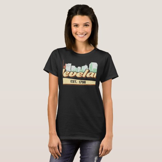 Retro Style Cleveland Ohio Lettering With Skyline T-shirt (Voorkant volledig)