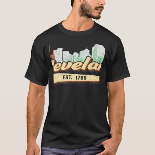 Retro Style Cleveland Ohio Lettering With Skyline T-shirt (Voorkant)