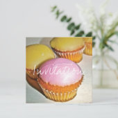 RETRO STYLE CUPCAKE BIRTHDAY INVITAY KAART (Staand voorkant)