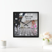 Retro Style Diner Wedding Couple Vierkante Klok (Huis)