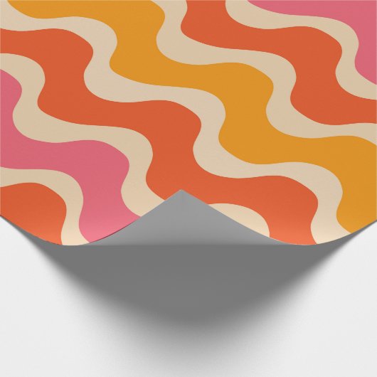 Retro Style Waves Pattern in roze, oranje en rood Cadeaupapier (Hoek)