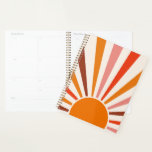 Retro Sun Rays blaast Zonnehard Oranje Geel Rood Planner<br><div class="desc">Retrozon barst in warm roze,  bruine,  oranje tinten. Retro moderne oranje zonnestralen,  zonneschijn geometrische abstracte kunst.</div>