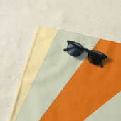 Retro Sunburst Aangepaste Naam Groovy Vintage Groe Strandlaken (In situ)