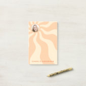 Retro sunburst werveling oranje zon foto en naam post-it® notes (Op bureau)