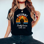 Retro Sunset Aangepaste Familie Cruise Gepersonali T-shirt<br><div class="desc">Ervaar de strandelijke vibes en de retro zomertijd met het "Retro Sunset Custom Family Cruise Gepersonaliseerd Group T-Shirt" - een stijlvolle en gepersonaliseerde aanvulling op uw familie vakantie garderobe. Met een ontwerp geïnspireerd door retro zonnestralen en een zonmotief, dit t-shirt legt de essentie van ontspanning en plezier onder de zon....</div>