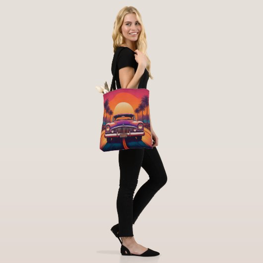 Retro Sunset Drive met Classic Car Canvas tas (Op model)