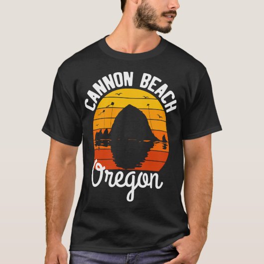 Retro Sunset Haystack Rock Souvenir Cannon Beach T-shirt (Voorkant)