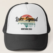 Retro Sunset Lake Squad Familiereünie Zomerreis Trucker Pet (Voorkant)