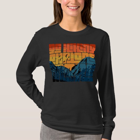 Retro Sunset Landscape Hiking Adventure verkennen T-shirt (Voorkant)