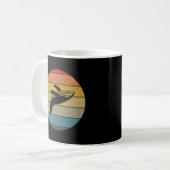  Retro Sunset Ocean Bbereikend Humpback Whal Koffiemok (Voorkant links)