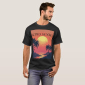 Retro Sunset Paradise - tropische ontsnapping T-shirt (Voorkant volledig)