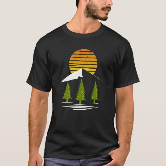 Retro Sunset Pine Trees & Mountain Scene For Men T-shirt (Voorkant)