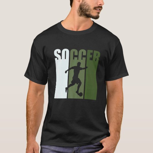 Retro Sunset Soccer Player Green Silhouette T-shirt (Voorkant)