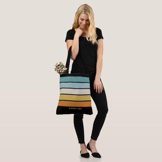 Retro Sunset Stripes met Simple Sans Serif Name Tote Bag (Op model)