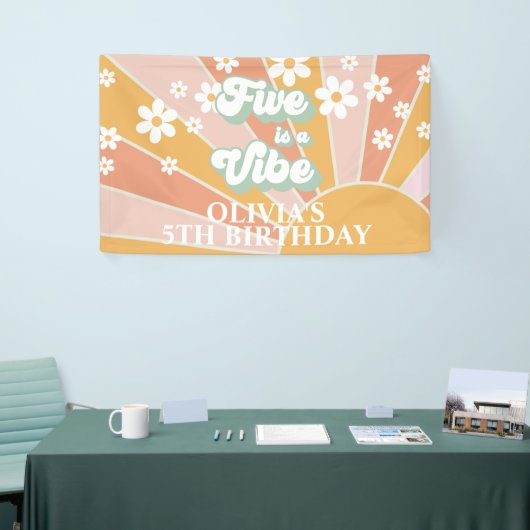 Retro Sunshine FIVE is een Vibe Daisy Birthday Spandoek (Beurs)