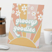 Retro Sunshine Groovy Goodies Food Reclamebord Met Voetstuk (Insitu)