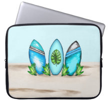 Retro surfplanken in het zand