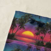 Retro Synthwave Palmboom Zonsondergang Patroon Strandlaken (In situ)