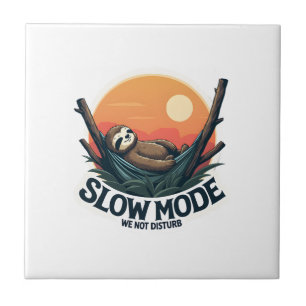 Retro T-shirt met slapende luiaard Funny Slow Morn Tegeltje