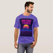 Retro Tech Vibes Neon Synthwave Design T-shirt (Voorkant volledig)