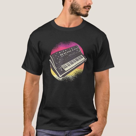 Retro Techno Synthesizer T-shirt (Voorkant)