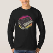 Retro Techno Synthesizer T-shirt (Voorkant)
