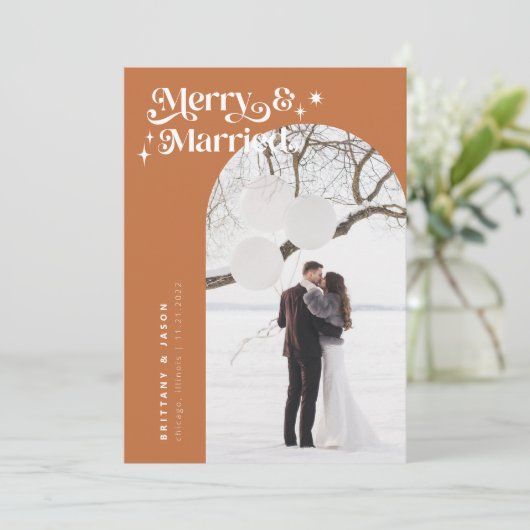 Retro Terracotta vrolijk & getrouwd foto vakantie Feestdagenkaart (Staand voorkant)