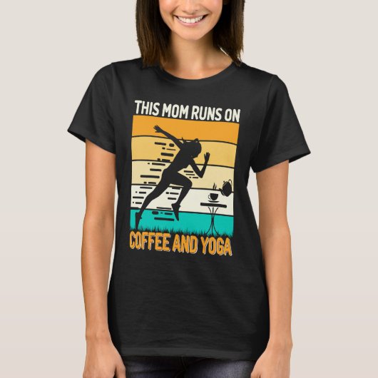 Retro This Mom Runs on Coffee and Yoga Apparel  Yo T-shirt (Voorkant)