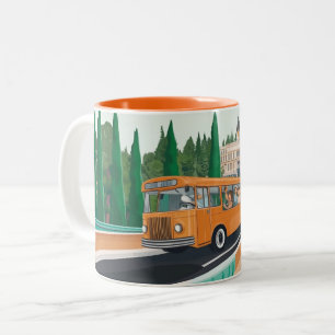 retro toeristenbus met opgewekte passagiers tweekleurige koffiemok