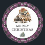 Retro Truck Paarse Merry Christmas Retour Adres Ronde Sticker<br><div class="desc">Creëer mooie kerstretour adreslabels met een retro truck in een paarse buffalo plaid lijst. Personaliseer deze paarse geruite kerstlabels eenvoudig met jouw naam en adres.</div>